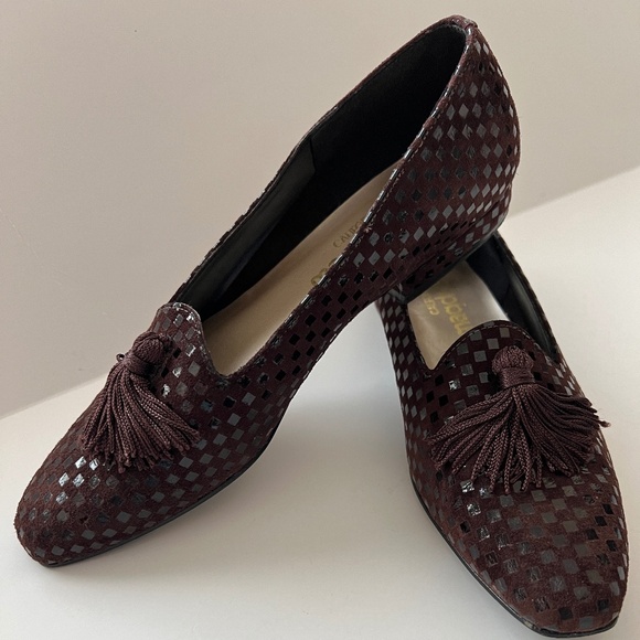 MAGDESIANS SHOES - BROWN CHECKERS TASSELS- 3/4" HEEL PUMPS - SIZE: 8 1… - Picture 2 of 9